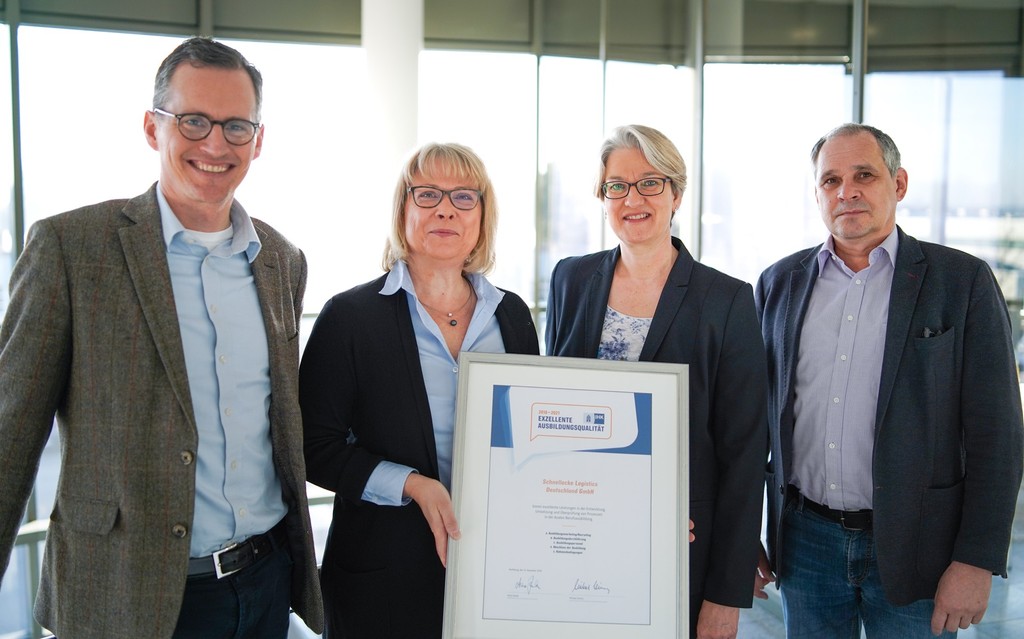 Schnellecke awarded IHK seal for excellent training quality