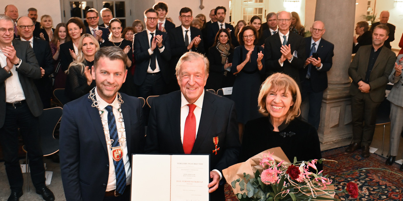 Unser Aufsichtsratsvorsitzender, Herr Prof. Rolf Schnellecke, erhält das Bundesverdienstkreuz