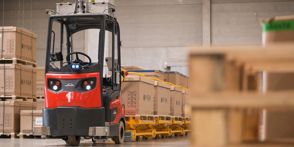 Sven Wosny spricht über die automatisierte Logistik mit fahrerlosen Transportsystemen