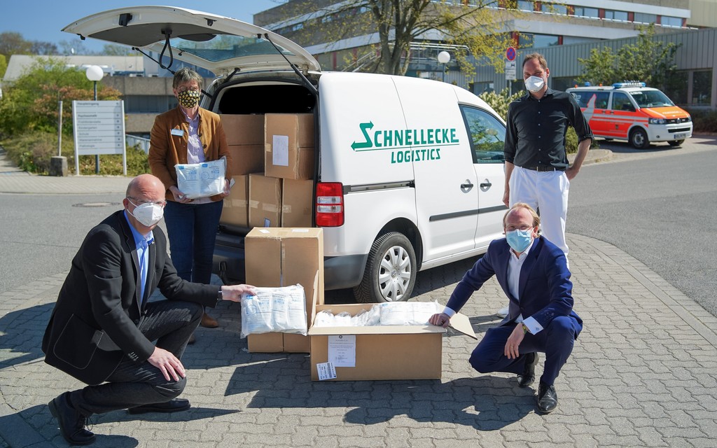 Schnellecke Logistics spendet dem Klinikum Wolfsburg 30.000 Mund-Nasen-Schutze