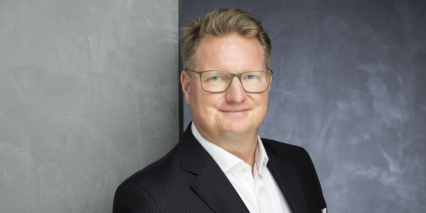 SchuetrumpfMichael 24 085 col m 2303x1151 1400x700 1